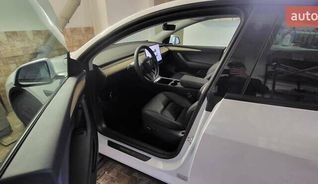 Белый Тесла Model Y, объемом двигателя 0 л и пробегом 56 тыс. км за 26500 $, фото 17 на Automoto.ua