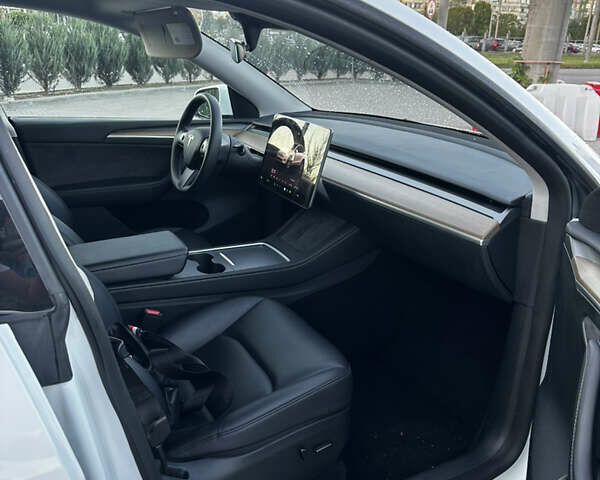 Білий Тесла Model Y, об'ємом двигуна 0 л та пробігом 42 тис. км за 29500 $, фото 8 на Automoto.ua