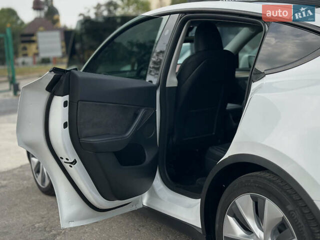 Білий Тесла Model Y, об'ємом двигуна 0 л та пробігом 47 тис. км за 26500 $, фото 51 на Automoto.ua