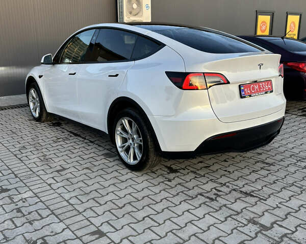 Белый Тесла Model Y, объемом двигателя 0 л и пробегом 45 тыс. км за 26999 $, фото 4 на Automoto.ua