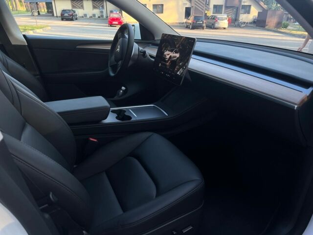Белый Тесла Model Y, объемом двигателя 0 л и пробегом 4 тыс. км за 36500 $, фото 8 на Automoto.ua