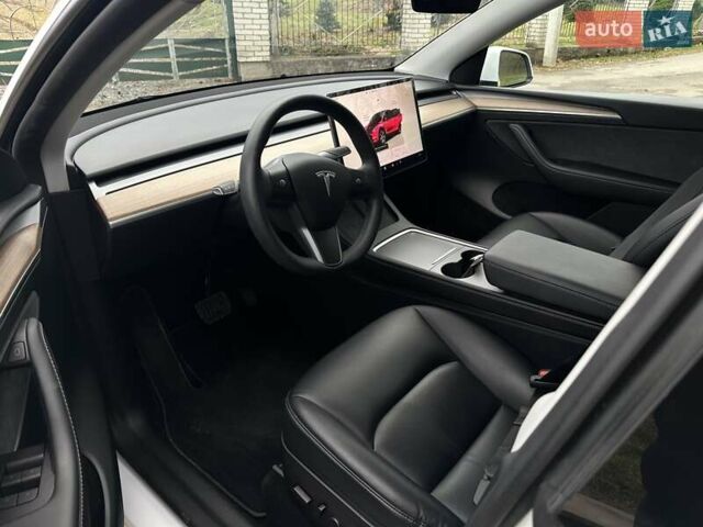 Белый Тесла Model Y, объемом двигателя 0 л и пробегом 42 тыс. км за 26999 $, фото 18 на Automoto.ua