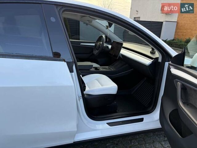Белый Тесла Model Y, объемом двигателя 0 л и пробегом 47 тыс. км за 32500 $, фото 20 на Automoto.ua