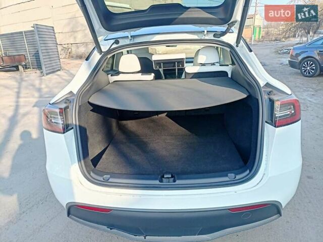 Белый Тесла Model Y, объемом двигателя 0 л и пробегом 17 тыс. км за 28500 $, фото 5 на Automoto.ua
