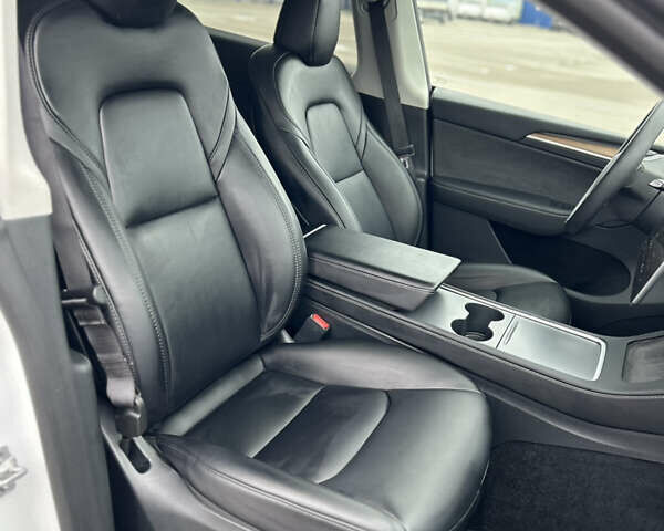 Белый Тесла Model Y, объемом двигателя 0 л и пробегом 38 тыс. км за 29950 $, фото 39 на Automoto.ua