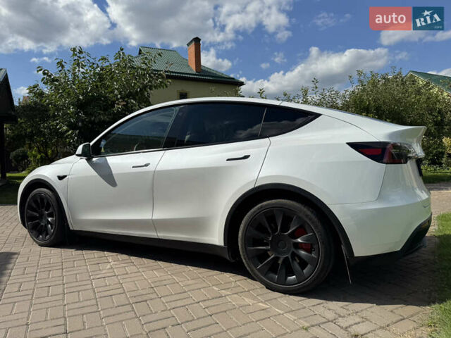 Белый Тесла Model Y, объемом двигателя 0 л и пробегом 33 тыс. км за 32000 $, фото 1 на Automoto.ua