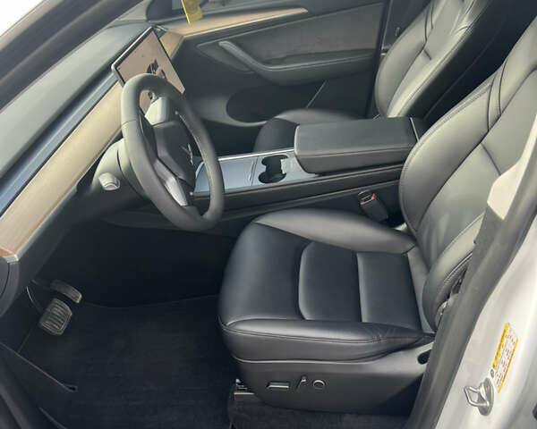 Тесла Model Y 2023 в Тернополе на Automoto.ua Белый Тесла Model Y, объемом двигателя 0 л и пробегом 16 тыс. км за 28500 $, фото 7 на Automoto.ua