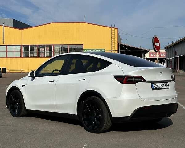 Белый Тесла Model Y, объемом двигателя 0 л и пробегом 23 тыс. км за 27500 $, фото 4 на Automoto.ua