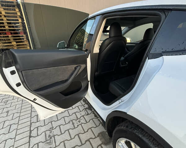 Белый Тесла Model Y, объемом двигателя 0 л и пробегом 45 тыс. км за 26999 $, фото 10 на Automoto.ua