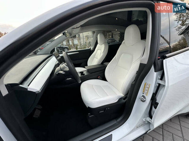 Белый Тесла Model Y, объемом двигателя 0 л и пробегом 35 тыс. км за 29500 $, фото 14 на Automoto.ua