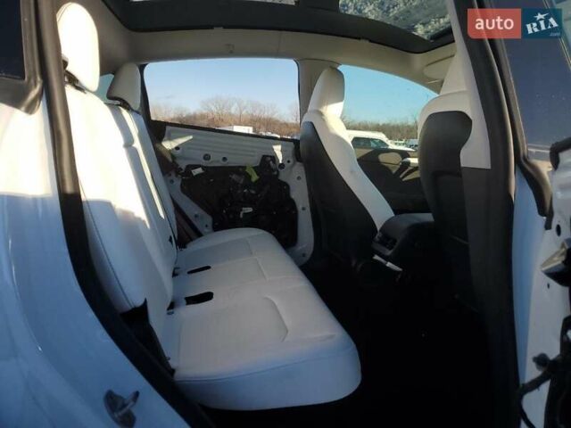Белый Тесла Model Y, объемом двигателя 0 л и пробегом 25 тыс. км за 13000 $, фото 10 на Automoto.ua