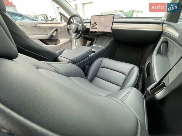 Белый Тесла Model Y, объемом двигателя 0 л и пробегом 4 тыс. км за 29800 $, фото 47 на Automoto.ua