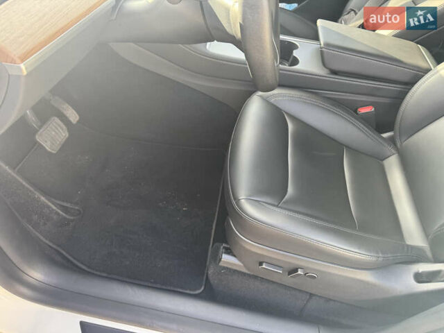 Белый Тесла Model Y, объемом двигателя 0 л и пробегом 76 тыс. км за 33000 $, фото 15 на Automoto.ua