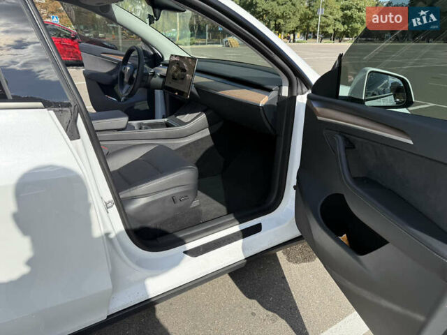 Тесла Model Y 2023 в Киеве на Automoto.ua Белый Тесла Model Y, объемом двигателя 0 л и пробегом 70 тыс. км за 31000 $, фото 22 на Automoto.ua