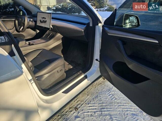 Белый Тесла Model Y, объемом двигателя 0 л и пробегом 22 тыс. км за 30000 $, фото 10 на Automoto.ua