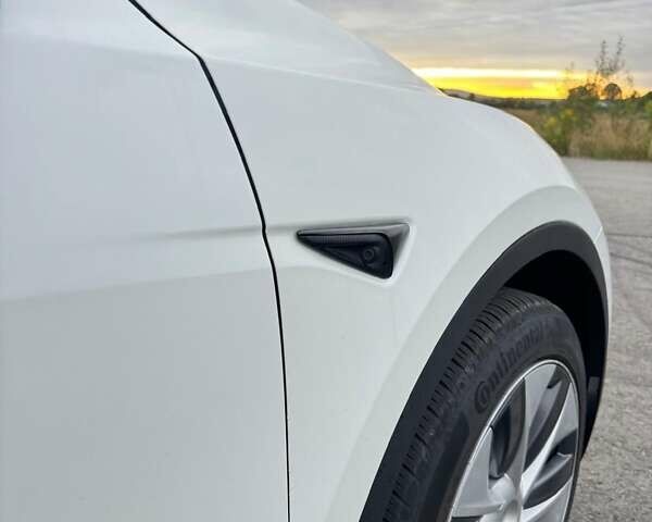 Білий Тесла Model Y, об'ємом двигуна 0 л та пробігом 20 тис. км за 26700 $, фото 32 на Automoto.ua