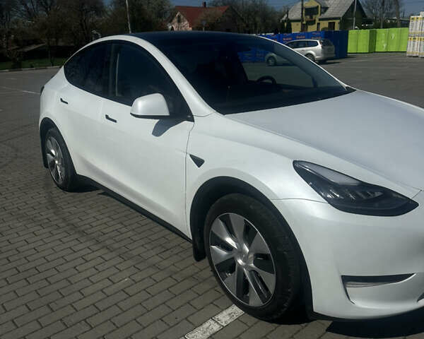 Белый Тесла Model Y, объемом двигателя 0 л и пробегом 32 тыс. км за 27199 $, фото 1 на Automoto.ua