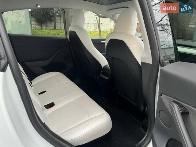 Белый Тесла Model Y, объемом двигателя 0 л и пробегом 39 тыс. км за 29500 $, фото 11 на Automoto.ua