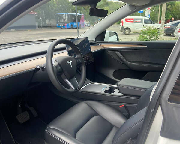 Белый Тесла Model Y, объемом двигателя 0 л и пробегом 43 тыс. км за 26000 $, фото 6 на Automoto.ua