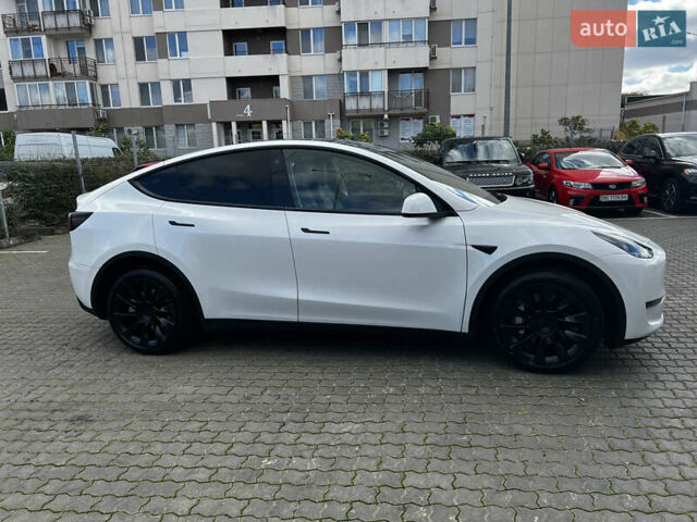 Белый Тесла Model Y, объемом двигателя 0 л и пробегом 98 тыс. км за 28000 $, фото 10 на Automoto.ua