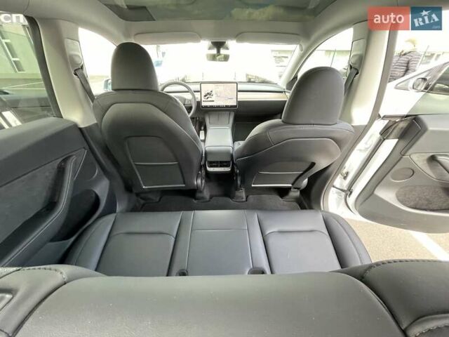 Белый Тесла Model Y, объемом двигателя 0 л и пробегом 4 тыс. км за 29800 $, фото 36 на Automoto.ua
