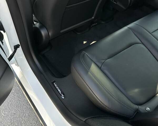 Білий Тесла Model Y, об'ємом двигуна 0 л та пробігом 75 тис. км за 33500 $, фото 12 на Automoto.ua