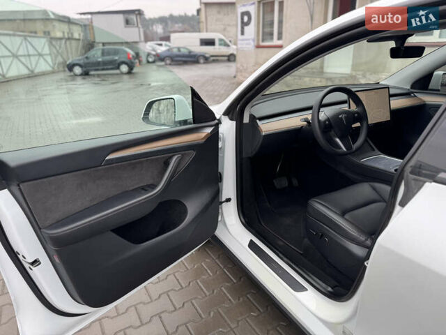 Білий Тесла Model Y, об'ємом двигуна 0 л та пробігом 37 тис. км за 25500 $, фото 16 на Automoto.ua
