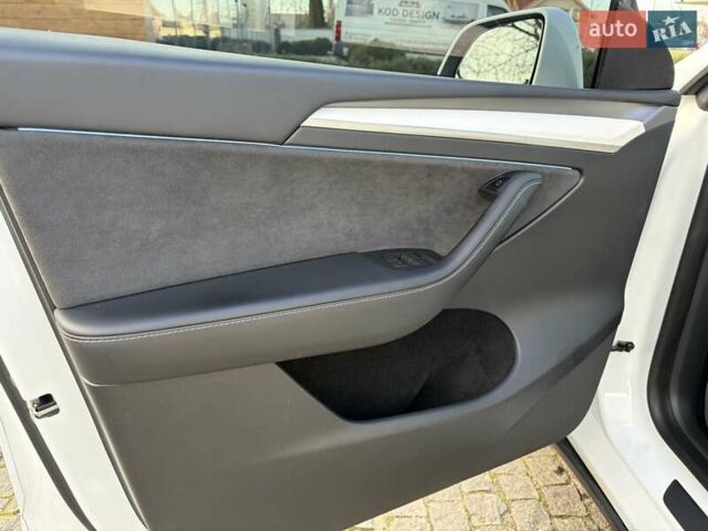 Белый Тесла Model Y, объемом двигателя 0 л и пробегом 47 тыс. км за 32500 $, фото 13 на Automoto.ua