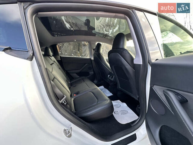 Белый Тесла Model Y, объемом двигателя 0 л и пробегом 3 тыс. км за 39899 $, фото 24 на Automoto.ua