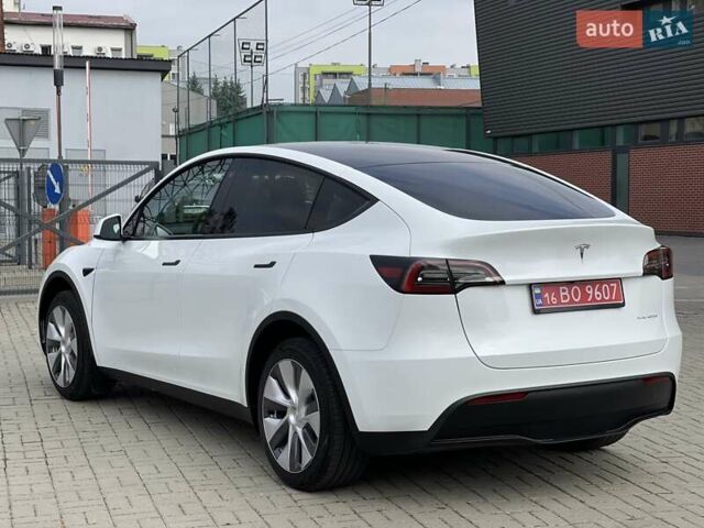 Білий Тесла Model Y, об'ємом двигуна 0 л та пробігом 25 тис. км за 28500 $, фото 6 на Automoto.ua
