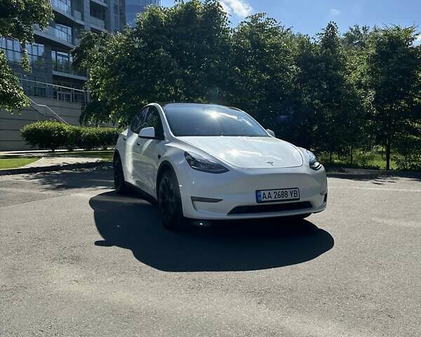 Белый Тесла Model Y, объемом двигателя 0 л и пробегом 8 тыс. км за 34999 $, фото 1 на Automoto.ua