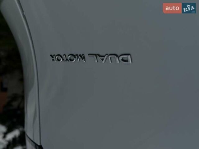 Белый Тесла Model Y, объемом двигателя 0 л и пробегом 42 тыс. км за 26999 $, фото 9 на Automoto.ua