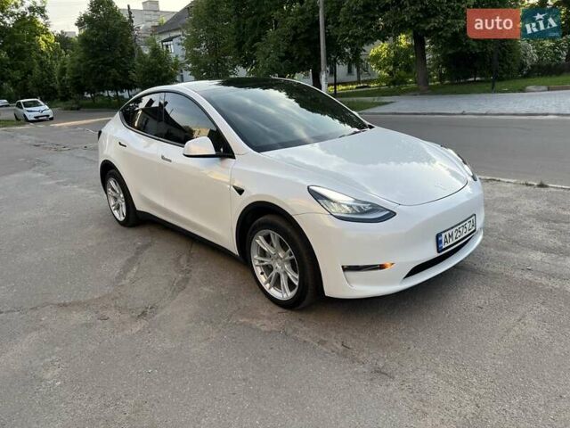 Белый Тесла Model Y, объемом двигателя 0 л и пробегом 33 тыс. км за 29800 $, фото 1 на Automoto.ua
