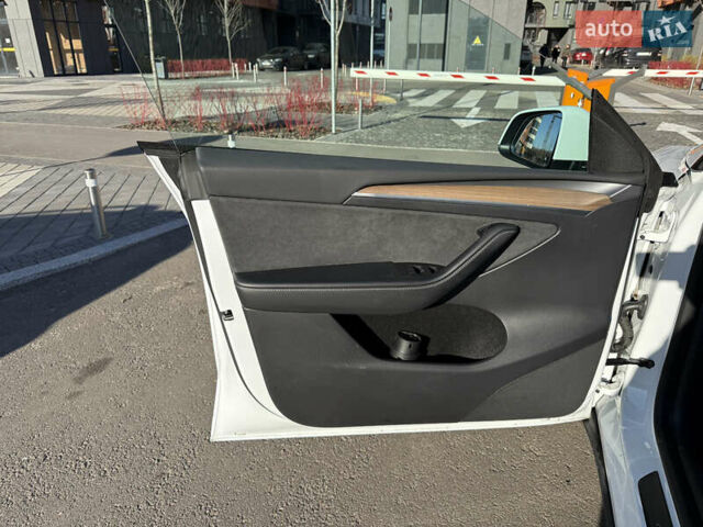Белый Тесла Model Y, объемом двигателя 0 л и пробегом 35 тыс. км за 33777 $, фото 37 на Automoto.ua
