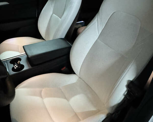 Белый Тесла Model Y, объемом двигателя 0 л и пробегом 35 тыс. км за 28800 $, фото 8 на Automoto.ua