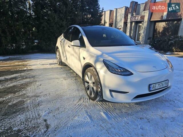 Белый Тесла Model Y, объемом двигателя 0 л и пробегом 22 тыс. км за 30000 $, фото 2 на Automoto.ua