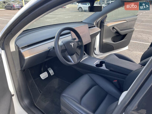 Белый Тесла Model Y, объемом двигателя 0 л и пробегом 43 тыс. км за 29500 $, фото 15 на Automoto.ua