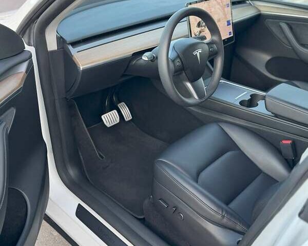 Белый Тесла Model Y, объемом двигателя 0 л и пробегом 35 тыс. км за 27500 $, фото 23 на Automoto.ua