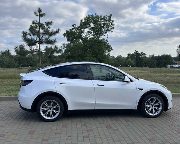 Белый Тесла Model Y, объемом двигателя 0 л и пробегом 12 тыс. км за 28800 $, фото 2 на Automoto.ua