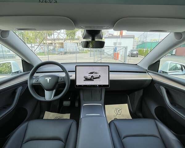 Білий Тесла Model Y, об'ємом двигуна 0 л та пробігом 25 тис. км за 28500 $, фото 36 на Automoto.ua
