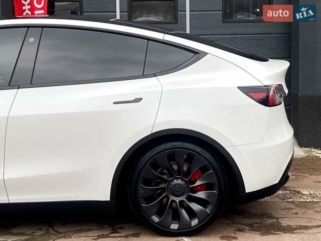 Белый Тесла Model Y, объемом двигателя 0 л и пробегом 49 тыс. км за 34999 $, фото 6 на Automoto.ua