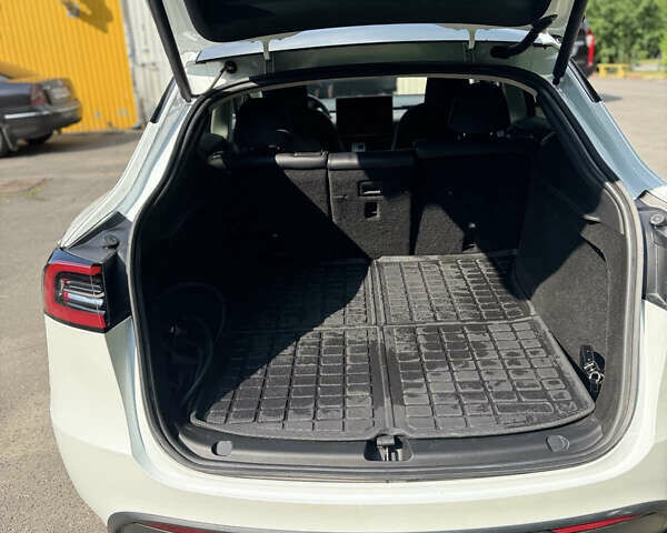 Білий Тесла Model Y, об'ємом двигуна 0 л та пробігом 48 тис. км за 26000 $, фото 6 на Automoto.ua