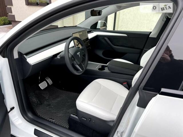 Белый Тесла Model Y, объемом двигателя 0 л и пробегом 25 тыс. км за 42500 $, фото 16 на Automoto.ua