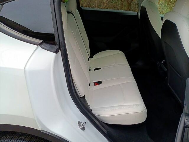 Белый Тесла Model Y, объемом двигателя 0.33 л и пробегом 53 тыс. км за 29000 $, фото 8 на Automoto.ua