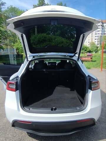 Белый Тесла Model Y, объемом двигателя 0 л и пробегом 1 тыс. км за 38000 $, фото 9 на Automoto.ua
