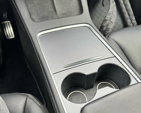 Белый Тесла Model Y, объемом двигателя 0 л и пробегом 45 тыс. км за 29900 $, фото 23 на Automoto.ua