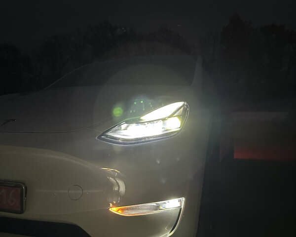 Белый Тесла Model Y, объемом двигателя 0 л и пробегом 24 тыс. км за 32000 $, фото 37 на Automoto.ua