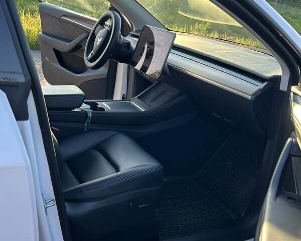 Белый Тесла Model Y, объемом двигателя 0 л и пробегом 1 тыс. км за 33500 $, фото 10 на Automoto.ua