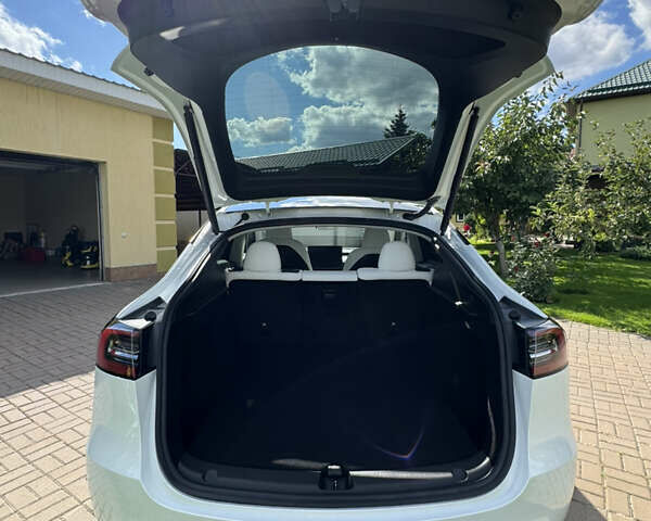 Білий Тесла Model Y, об'ємом двигуна 0 л та пробігом 33 тис. км за 32000 $, фото 5 на Automoto.ua