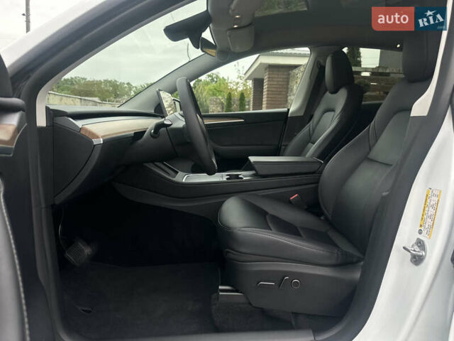Белый Тесла Model Y, объемом двигателя 0 л и пробегом 29 тыс. км за 28900 $, фото 14 на Automoto.ua
